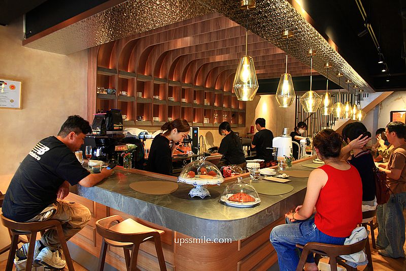 台中自家烘焙咖啡廳【Manchill Roasteria 蠻秋咖啡】必吃拔絲可頌與手沖單品咖啡