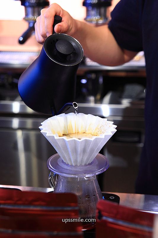台中自家烘焙咖啡廳【Manchill Roasteria 蠻秋咖啡】必吃拔絲可頌與手沖單品咖啡