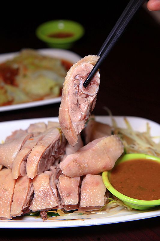 新竹美食【鼎鴨鴨肉飯竹北總店】竹北必吃超強炸蛋鴨肉飯，新竹滷肉飯與鴨肉推薦