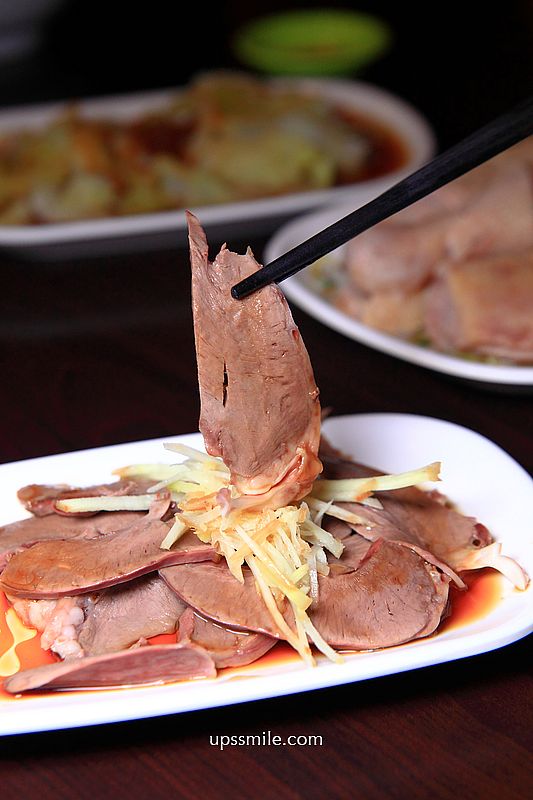 新竹美食【鼎鴨鴨肉飯竹北總店】竹北必吃超強炸蛋鴨肉飯，新竹滷肉飯與鴨肉推薦