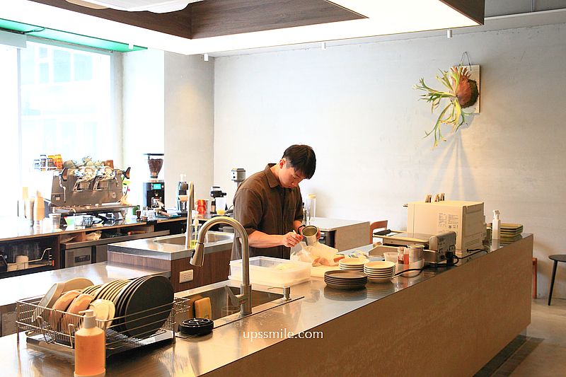 桃園中壢美食【輕綠舍二店The LITE】桃園青埔早午餐咖啡廳2026新開幕