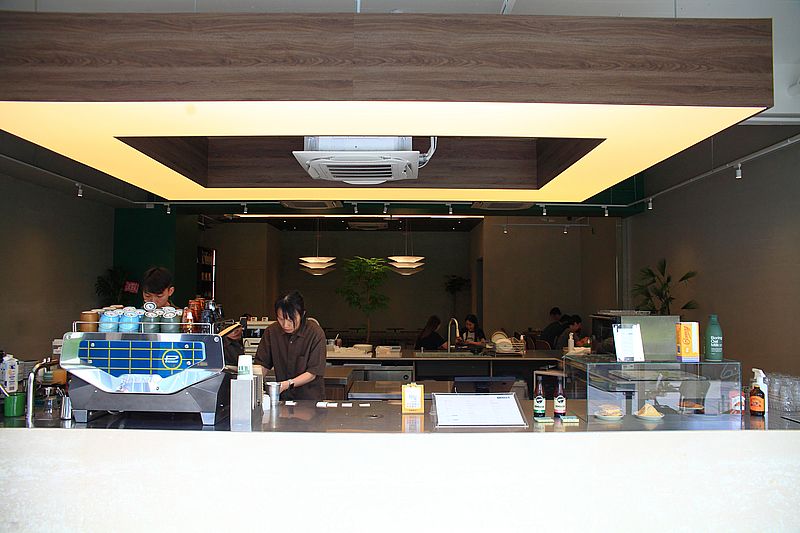 桃園中壢美食【輕綠舍二店The LITE】桃園青埔早午餐咖啡廳2026新開幕