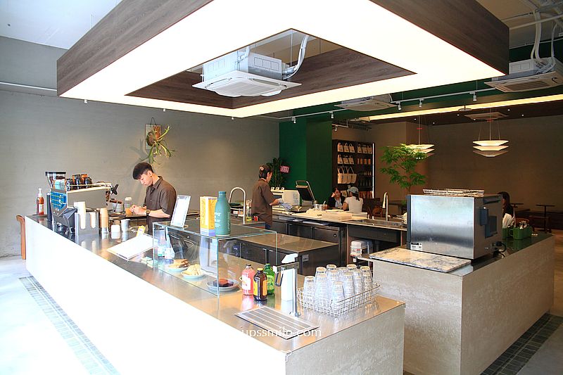 桃園中壢美食【輕綠舍二店The LITE】桃園青埔早午餐咖啡廳2026新開幕