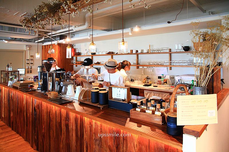 台中早午餐咖啡廳【Ruder’s Cafe台中店】路得行旅台中館6樓，台中火車站日式復古木質調咖啡廳氛圍