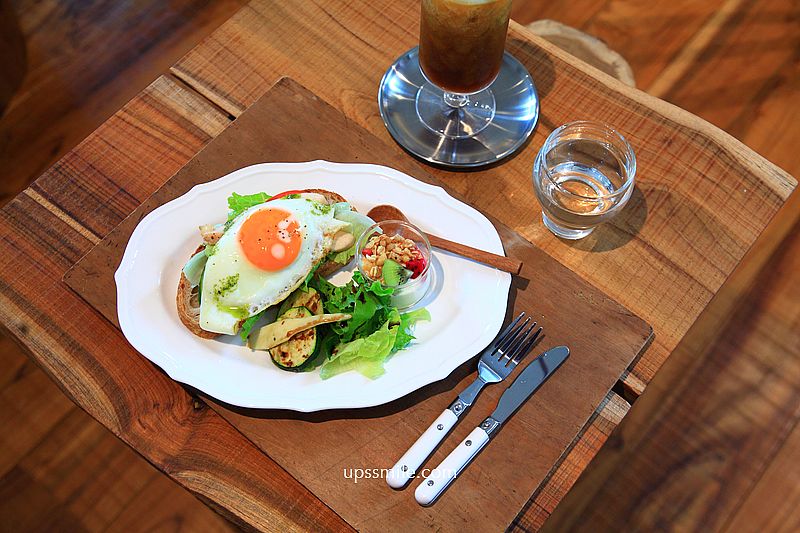 台中早午餐咖啡廳【Ruder’s Cafe台中店】路得行旅台中館6樓，台中火車站日式復古木質調咖啡廳氛圍