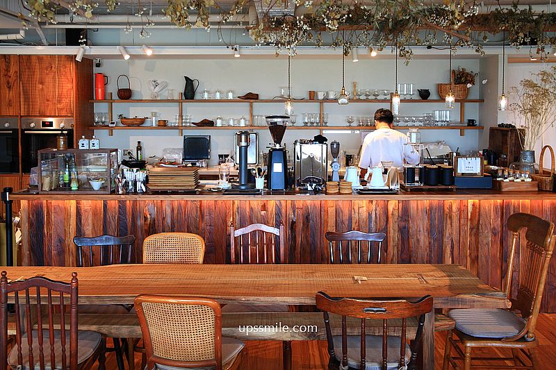 台中早午餐咖啡廳【Ruder’s Cafe台中店】路得行旅台中館6樓，台中火車站日式復古木質調咖啡廳氛圍