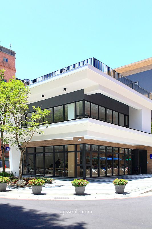 新莊美食【REEDS PIZZERIA & COFFEE新莊榮富店】新莊純白玻璃屋麵包早午餐咖啡廳 新莊美食【REEDS PIZZERIA & COFFEE新莊榮富店】新莊純白玻璃屋麵包早午餐咖啡廳