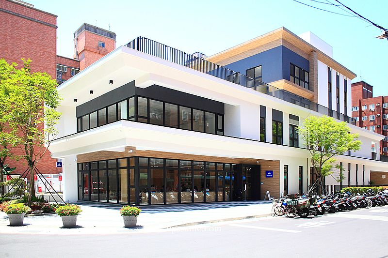 新莊美食【REEDS PIZZERIA & COFFEE新莊榮富店】新莊純白玻璃屋麵包早午餐咖啡廳 新莊美食【REEDS PIZZERIA & COFFEE新莊榮富店】新莊純白玻璃屋麵包早午餐咖啡廳