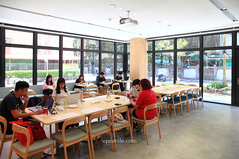 新莊美食【REEDS PIZZERIA & COFFEE新莊榮富店】新莊純白玻璃屋麵包早午餐咖啡廳 新莊美食【REEDS PIZZERIA & COFFEE新莊榮富店】新莊純白玻璃屋麵包早午餐咖啡廳