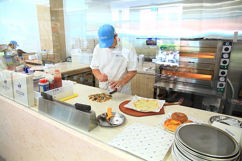 新莊美食【REEDS PIZZERIA & COFFEE新莊榮富店】新莊純白玻璃屋麵包早午餐咖啡廳 新莊美食【REEDS PIZZERIA & COFFEE新莊榮富店】新莊純白玻璃屋麵包早午餐咖啡廳