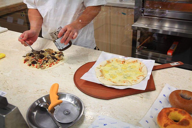新莊美食【REEDS PIZZERIA & COFFEE新莊榮富店】新莊純白玻璃屋麵包早午餐咖啡廳 新莊美食【REEDS PIZZERIA & COFFEE新莊榮富店】新莊純白玻璃屋麵包早午餐咖啡廳