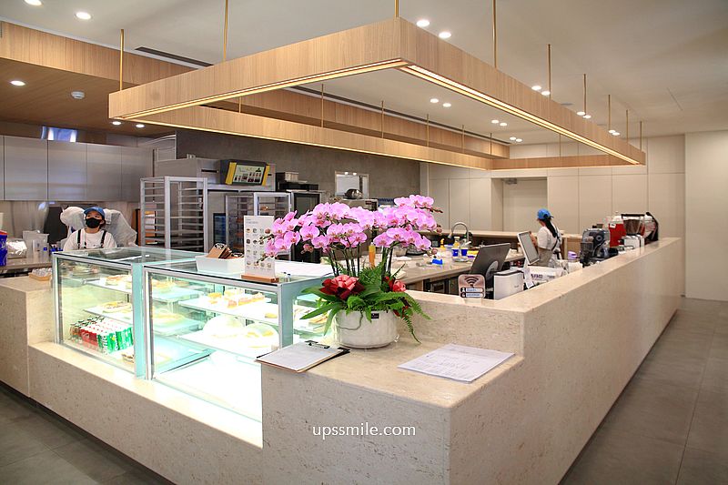 新莊美食【REEDS PIZZERIA & COFFEE新莊榮富店】新莊純白玻璃屋麵包早午餐咖啡廳 新莊美食【REEDS PIZZERIA & COFFEE新莊榮富店】新莊純白玻璃屋麵包早午餐咖啡廳
