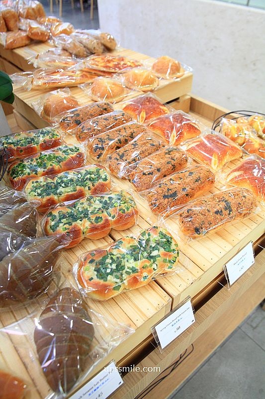 新莊美食【REEDS PIZZERIA & COFFEE新莊榮富店】新莊純白玻璃屋麵包早午餐咖啡廳