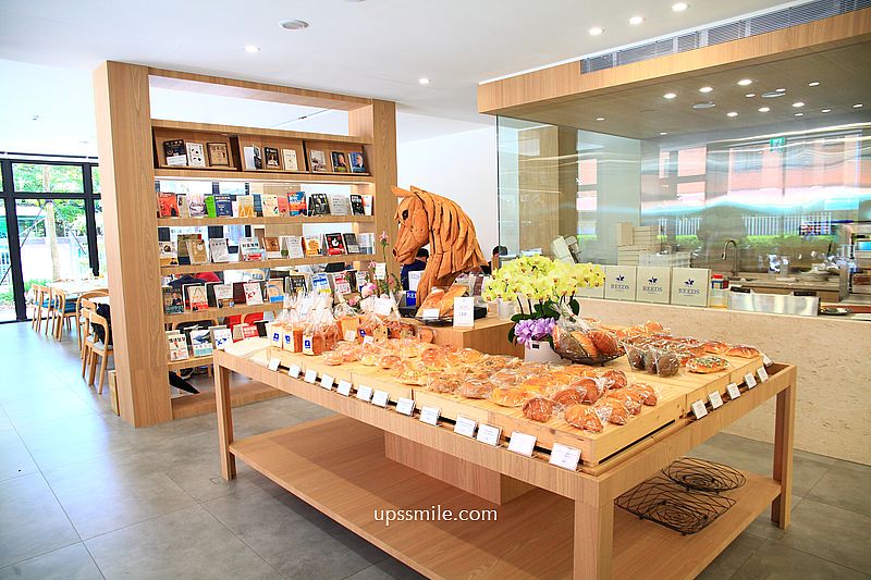 新莊美食【REEDS PIZZERIA & COFFEE新莊榮富店】新莊純白玻璃屋麵包早午餐咖啡廳