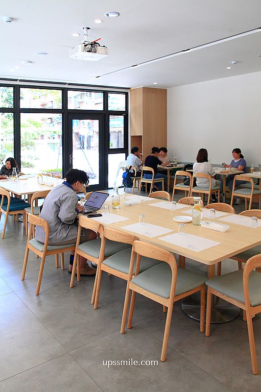 新莊美食【REEDS PIZZERIA & COFFEE新莊榮富店】新莊純白玻璃屋麵包早午餐咖啡廳 新莊美食【REEDS PIZZERIA & COFFEE新莊榮富店】新莊純白玻璃屋麵包早午餐咖啡廳