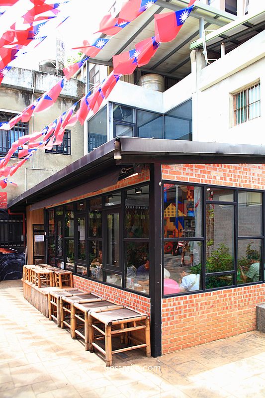 桃園美食【阿美米干1981】傳承40幾年起家厝翻新龍崗米干老店，忠貞市場美食