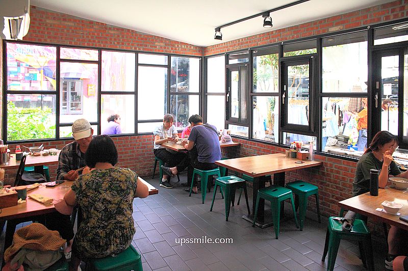 桃園美食【阿美米干1981】傳承40幾年起家厝翻新龍崗米干老店，忠貞市場美食