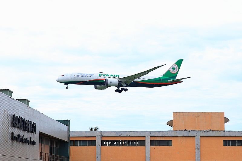 桃園景點【復興航棧幸福烘焙】桃園機場景觀咖啡廳看飛機,吃麵包去星巴克航棧綠洲門市 桃園景點【復興航棧幸福烘焙】桃園機場景觀咖啡廳看飛機,吃麵包去星巴克航棧綠洲門市