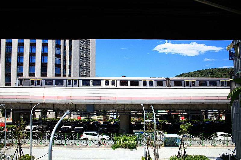 士林咖啡廳【看電車咖啡Orange Cafe】士林看捷運電車不限時咖啡廳 士林咖啡廳【看電車咖啡Orange Cafe】士林看捷運電車不限時咖啡廳