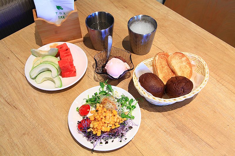 新店裕隆城美食【TOK牛排屋】新店牛排，最低398元自助吧吃到飽