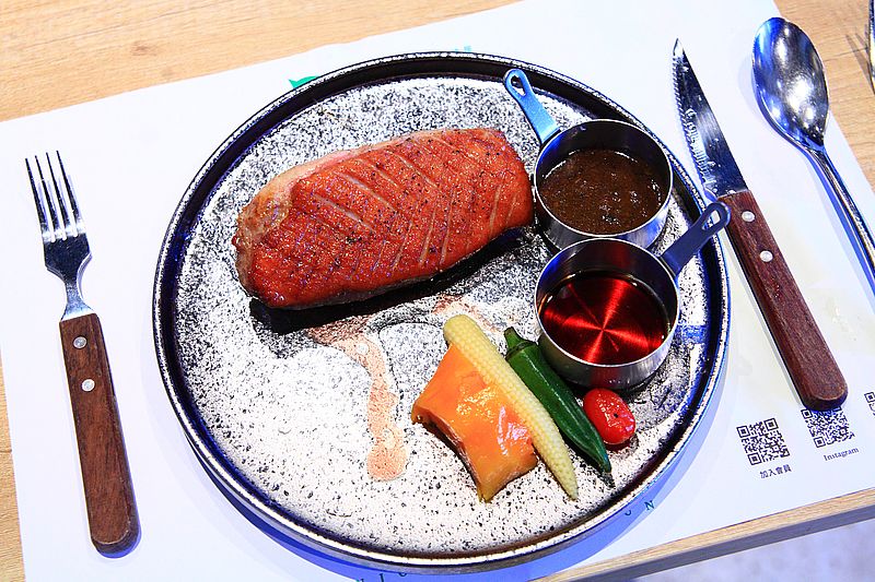 新店裕隆城美食【TOK牛排屋】新店牛排，最低398元自助吧吃到飽