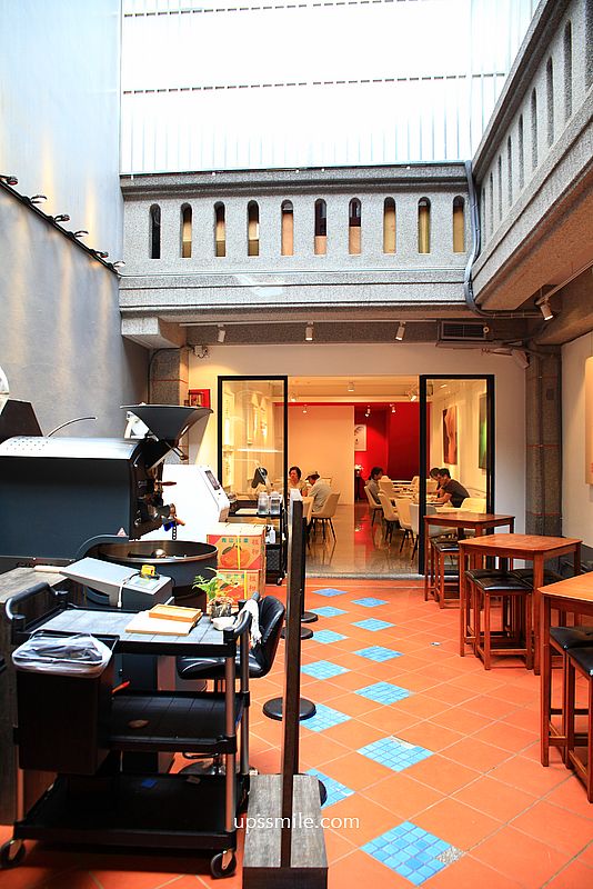 大稻埕咖啡廳【森高砂咖啡館迪化烘焙館】迪化街洋樓老宅天井咖啡廳，外國觀光客必去台北景點