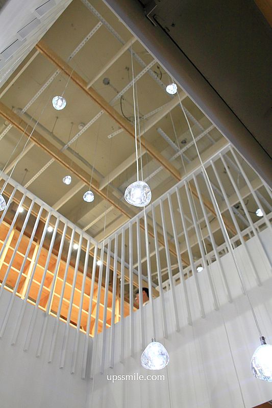 新竹竹北景點【竹北市立圖書館福德分館】全球首創的香氛圖書館