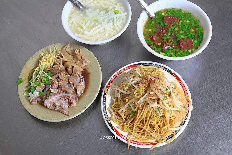 台北科技大樓站美食【呂巷仔口麵食館】500碗推薦老字號台北米粉湯黑白切