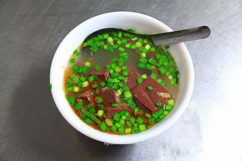 台北科技大樓站美食【呂巷仔口麵食館】500碗推薦老字號台北米粉湯黑白切