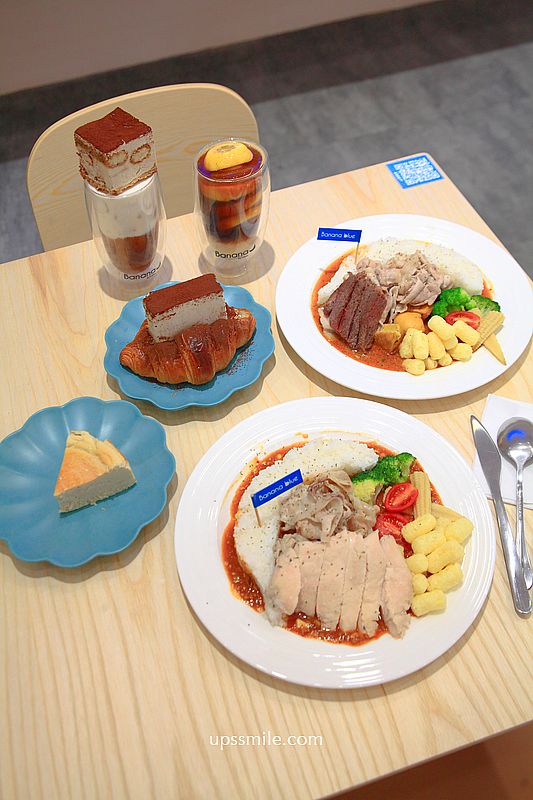 士林美食【Banana blue Curry & Coffee】獨棟清水模咖啡廳，複合式士林台式創意咖哩飯