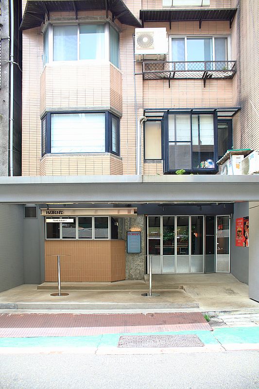 捷運市府站美式漢堡【BURNT BURGER SOCIAL CLUB】必吃炸玉米與櫛瓜bbsc漢堡 捷運市府站美式漢堡【BURNT BURGER SOCIAL CLUB】必吃炸玉米與櫛瓜bbsc漢堡