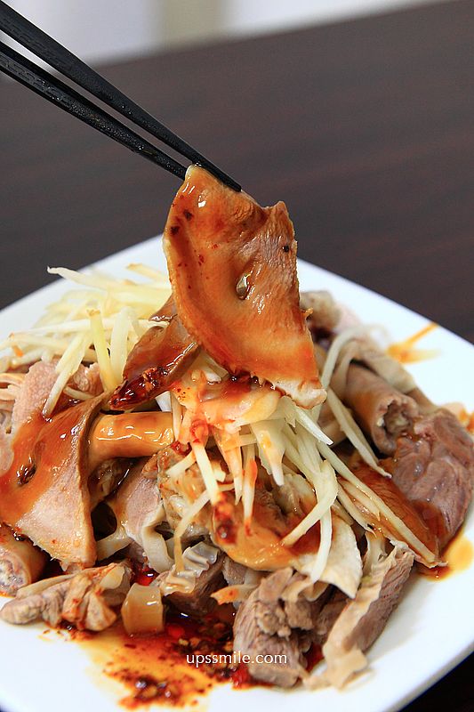 台北美食【巷口無名麵店臨江街夜市】500碗推薦傳承二代30幾年麵店黑白切 台北美食【巷口無名麵店臨江街夜市】500碗推薦傳承二代30幾年麵店黑白切
