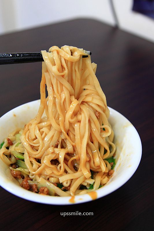 台北美食【巷口無名麵店臨江街夜市】500碗推薦傳承二代30幾年麵店黑白切 台北美食【巷口無名麵店臨江街夜市】500碗推薦傳承二代30幾年麵店黑白切