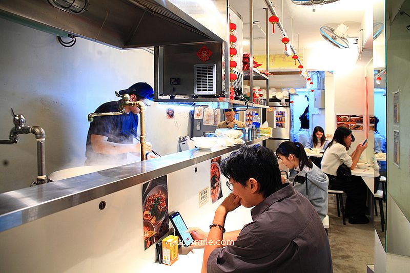 捷運國父紀念館站美食【天府麵庄】四川小館道地麵店宜賓燃麵 捷運國父紀念館站美食【天府麵庄】四川小館道地麵店宜賓燃麵
