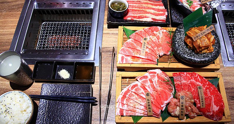 網站近期文章：台中燒肉【小札卡個人燒肉逢甲店】全台首創輸送帶送肉，逢甲美食日式燒肉推薦