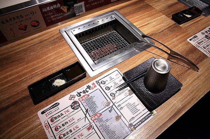 台中燒肉【小札卡個人燒肉逢甲店】全台首創輸送帶送肉,逢甲美食日式燒肉推薦 台中燒肉【小札卡個人燒肉逢甲店】全台首創輸送帶送肉,逢甲美食日式燒肉推薦