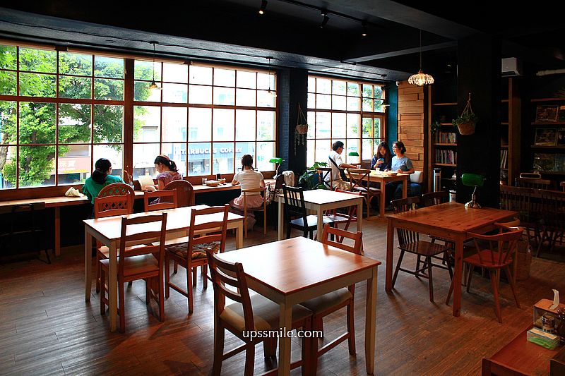 士林天母咖啡廳【窗邊Cafe天母店】隱身天母美國學校的二樓老宅復古咖啡廳 士林天母咖啡廳【窗邊Cafe天母店】隱身天母美國學校的二樓老宅復古咖啡廳