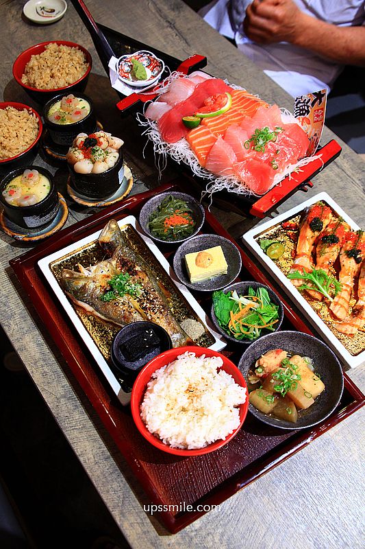 新竹美食【今日魚市竹北光明店】竹北浮誇海鮮丼飯定食,秒飛日本日式庭園餐廳 新竹美食【今日魚市竹北光明店】竹北浮誇海鮮丼飯定食,秒飛日本日式庭園餐廳