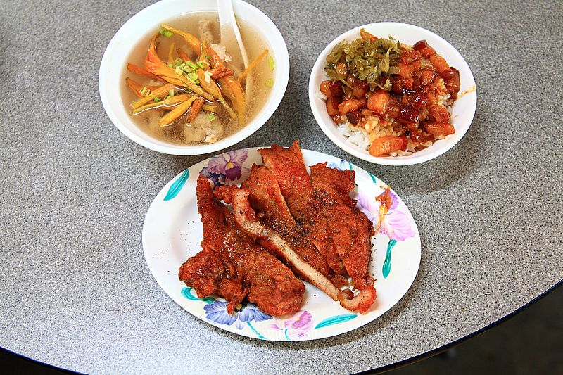 雙連站美食【香滿園】500碗推薦台北滷肉飯與炸排骨,香滿園便當推薦 雙連站美食【香滿園】500碗推薦台北滷肉飯與炸排骨,香滿園便當推薦