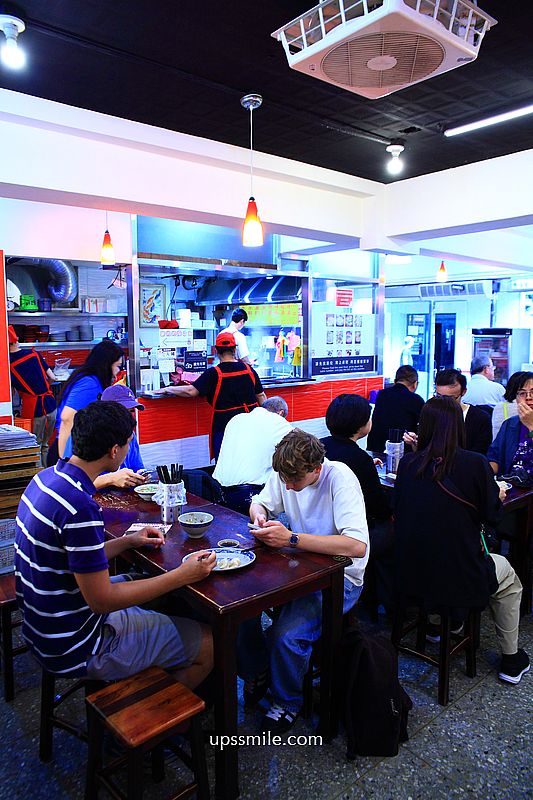 台北車站美食【正豪季水餃專賣店忠孝西路店】日韓外國觀光客推薦台北水餃與酸辣湯