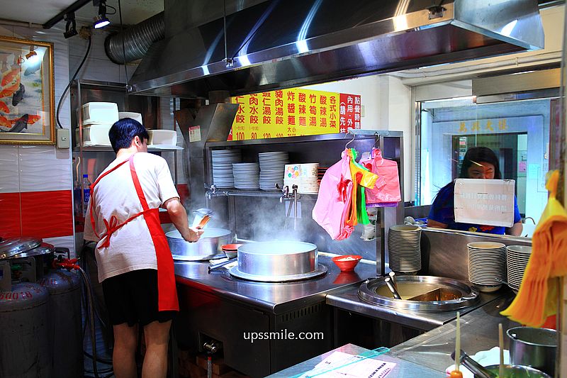 台北車站美食【正豪季水餃專賣店忠孝西路店】日韓外國觀光客推薦台北水餃與酸辣湯