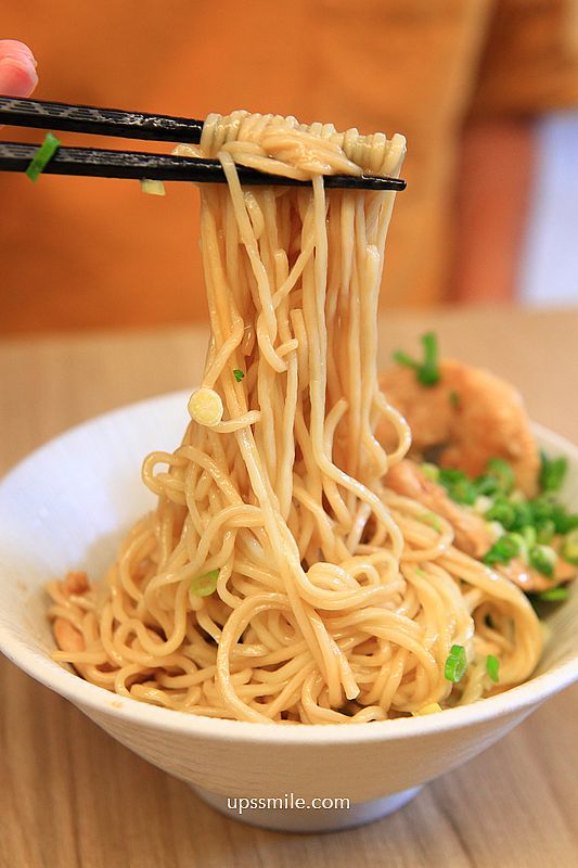 新竹美食【蘭英拌麵所六家店】竹北人氣文青風麵店，必吃嫩煎雞肉乾拌麵