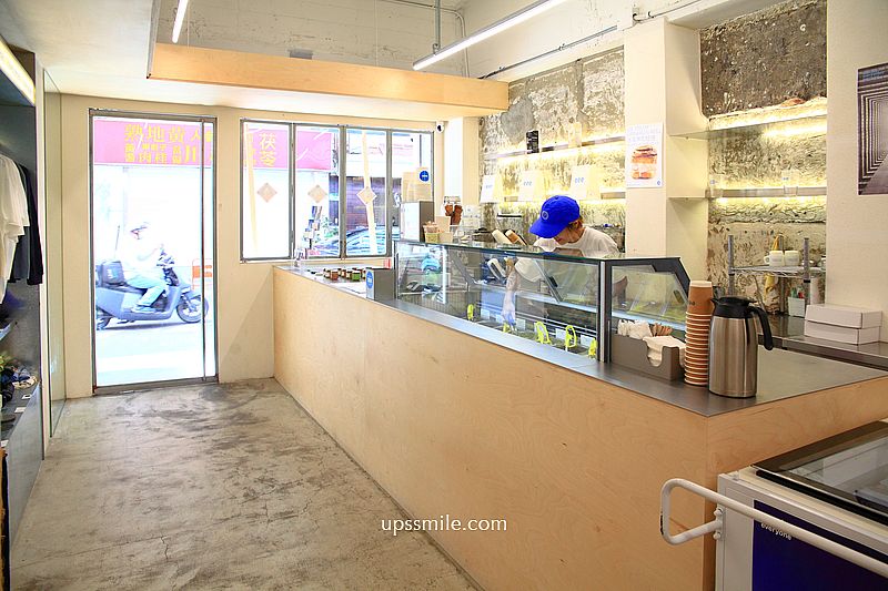 台北肉桂捲與冰淇淋組合【eee plant-based gelato and bakes】500甜推薦素食者與寵物狗狗可吃的冰淇淋 台北肉桂捲與冰淇淋組合【eee plant-based gelato and bakes】500甜推薦素食者與寵物狗狗可吃的冰淇淋