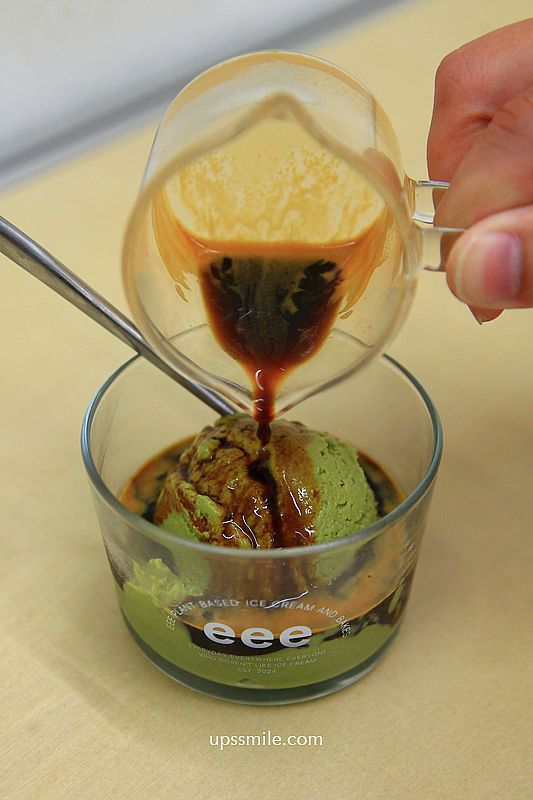台北肉桂捲與冰淇淋組合【eee plant-based gelato and bakes】500甜推薦素食者與寵物狗狗可吃的冰淇淋 台北肉桂捲與冰淇淋組合【eee plant-based gelato and bakes】500甜推薦素食者與寵物狗狗可吃的冰淇淋
