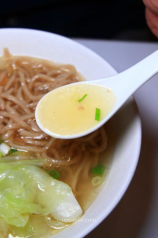 台北中山區美食【阿花蕎麥麵】捷運雙連站老宅麵店，必吃阿花豬排飯