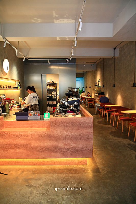 新竹咖啡廳【AIFA COFFEE 牽引咖啡】竹北清水模灰寵物友善咖啡廳