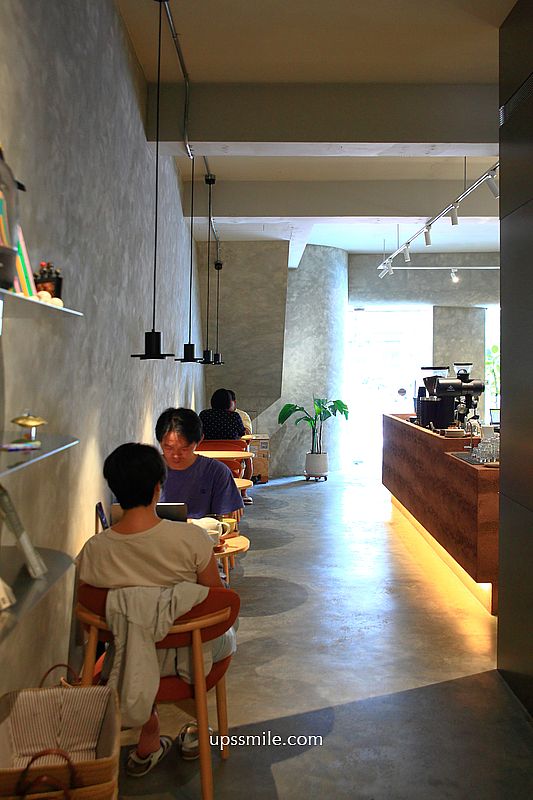 新竹咖啡廳【AIFA COFFEE 牽引咖啡】竹北清水模灰寵物友善咖啡廳