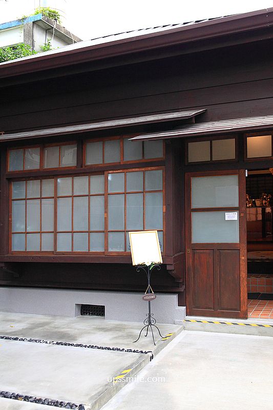 淡水日式古蹟玻璃屋咖啡廳【Flour Flour Bakery】2026新開幕淡水可頌專賣店