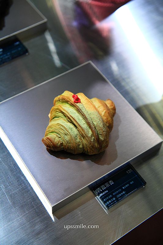 淡水日式古蹟玻璃屋咖啡廳【Flour Flour Bakery】2026新開幕淡水可頌專賣店