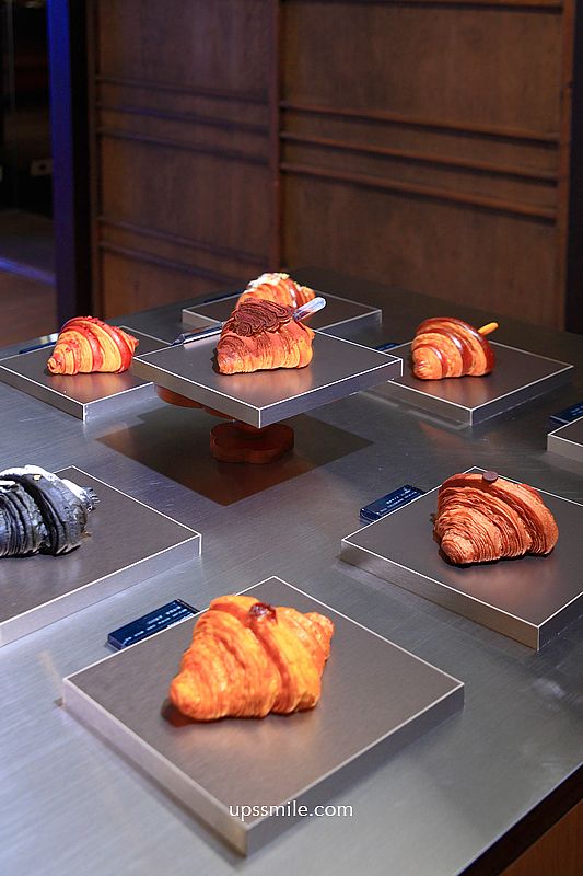 淡水日式古蹟玻璃屋咖啡廳【Flour Flour Bakery】2026新開幕淡水可頌專賣店